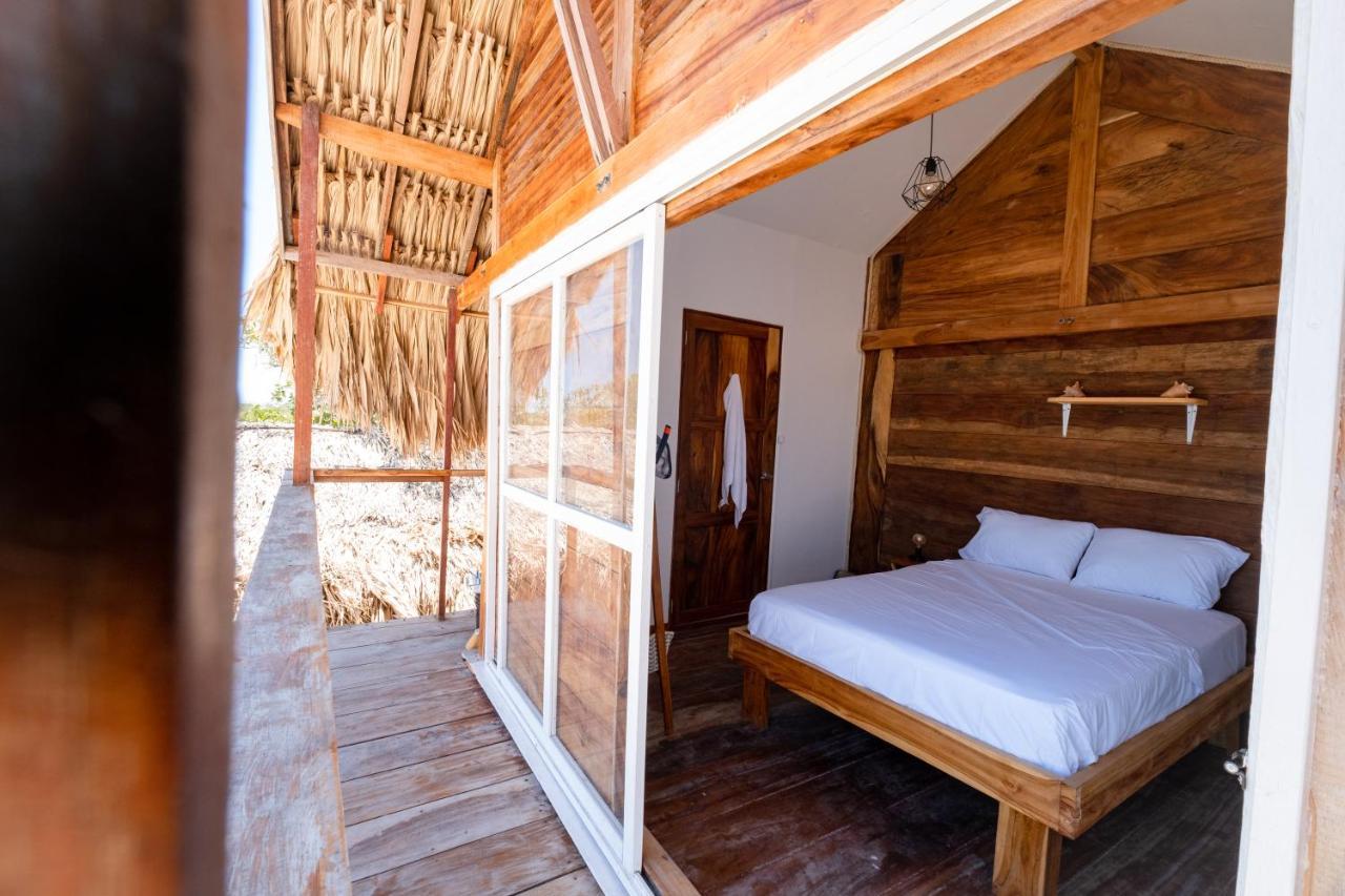 Santa Lova Eco-Hostel Isla Tintipan Tintipan Island Екстер'єр фото