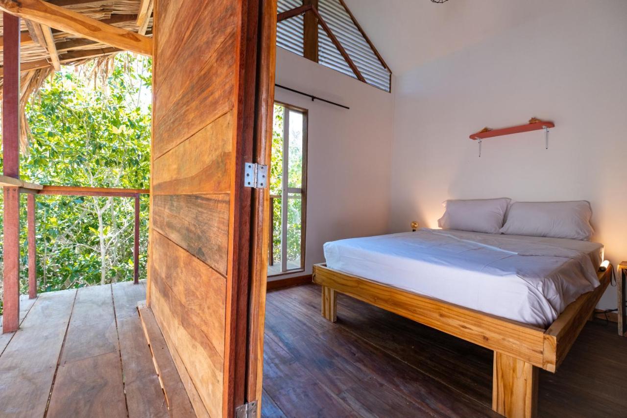 Santa Lova Eco-Hostel Isla Tintipan Tintipan Island Екстер'єр фото