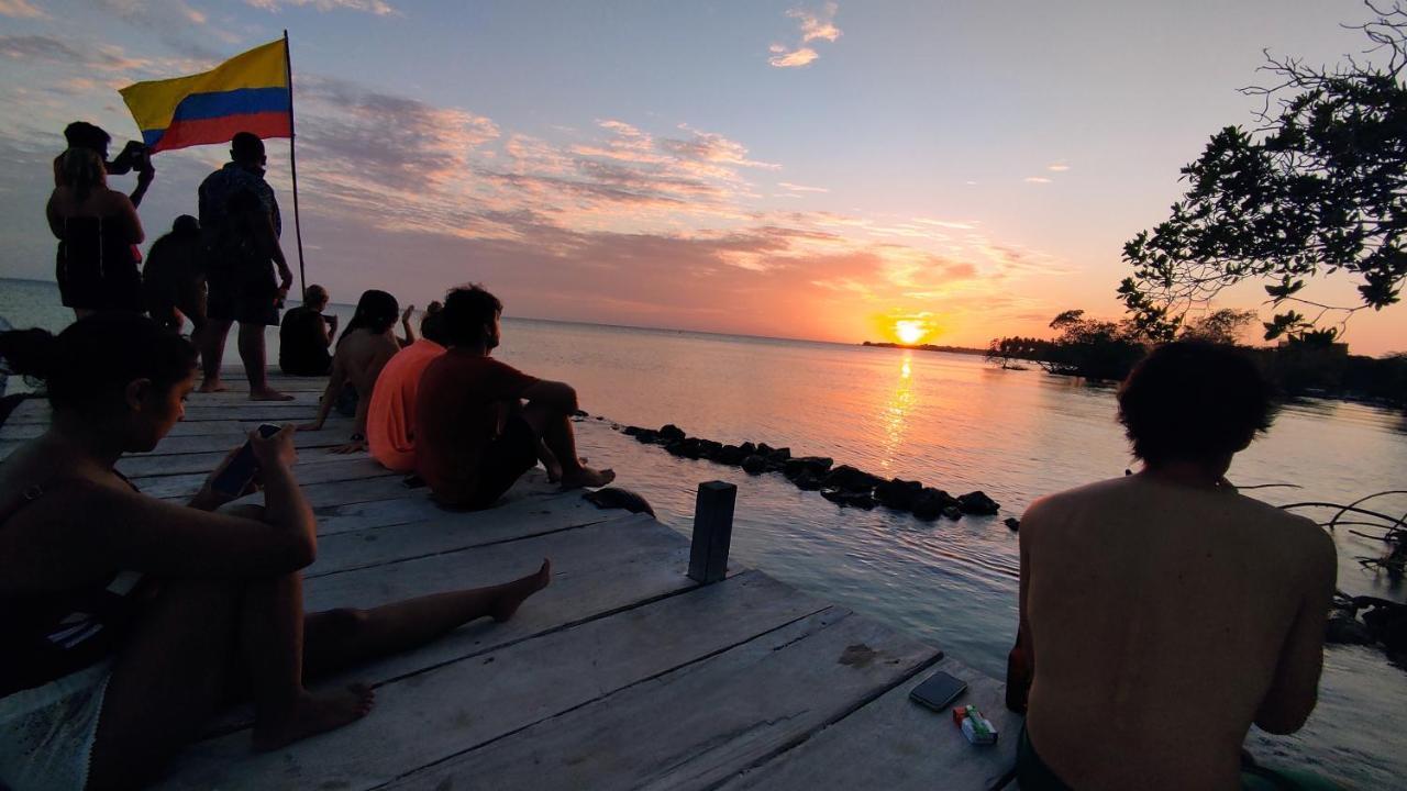 Santa Lova Eco-Hostel Isla Tintipan Tintipan Island Екстер'єр фото