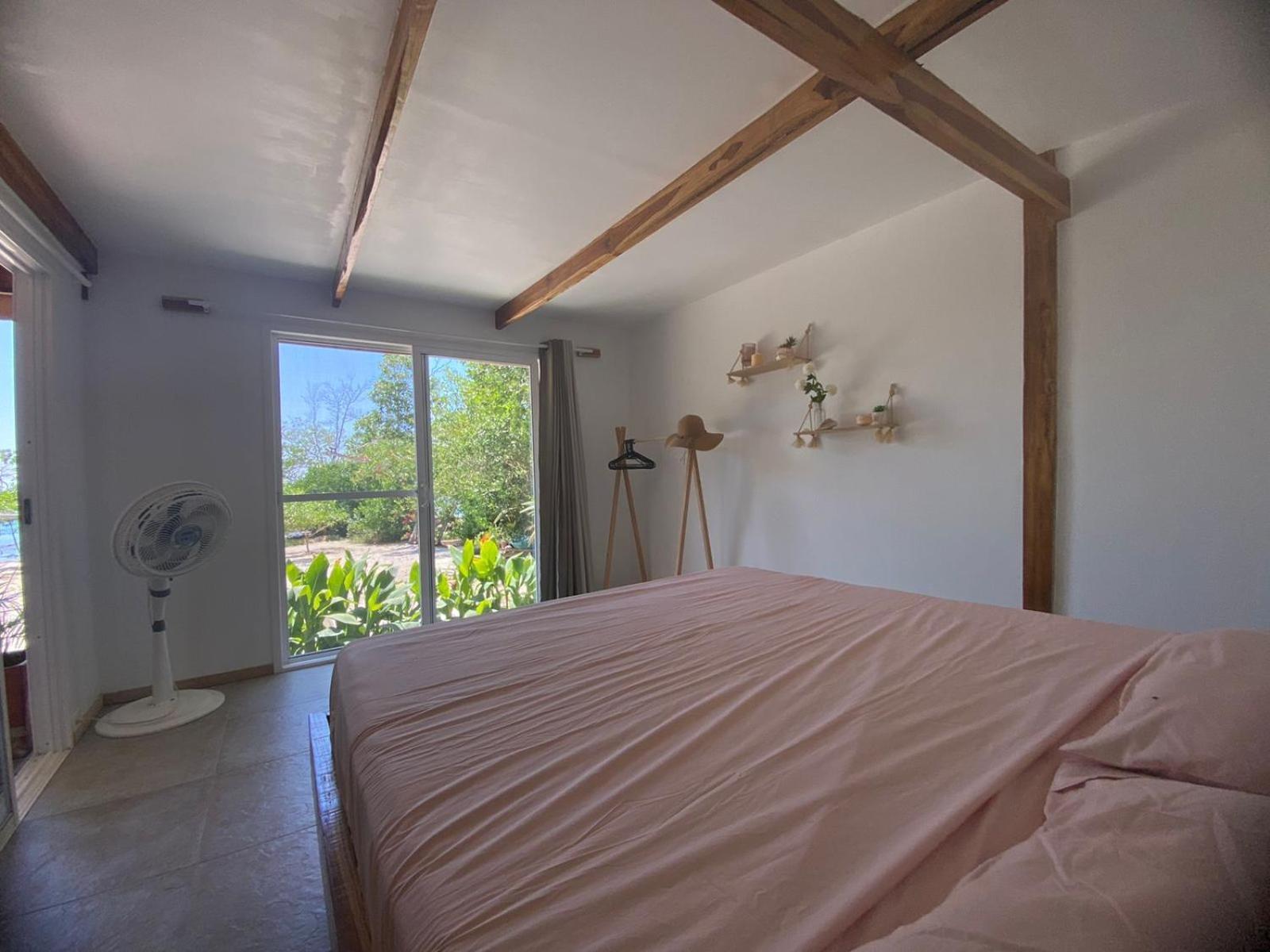 Santa Lova Eco-Hostel Isla Tintipan Tintipan Island Екстер'єр фото