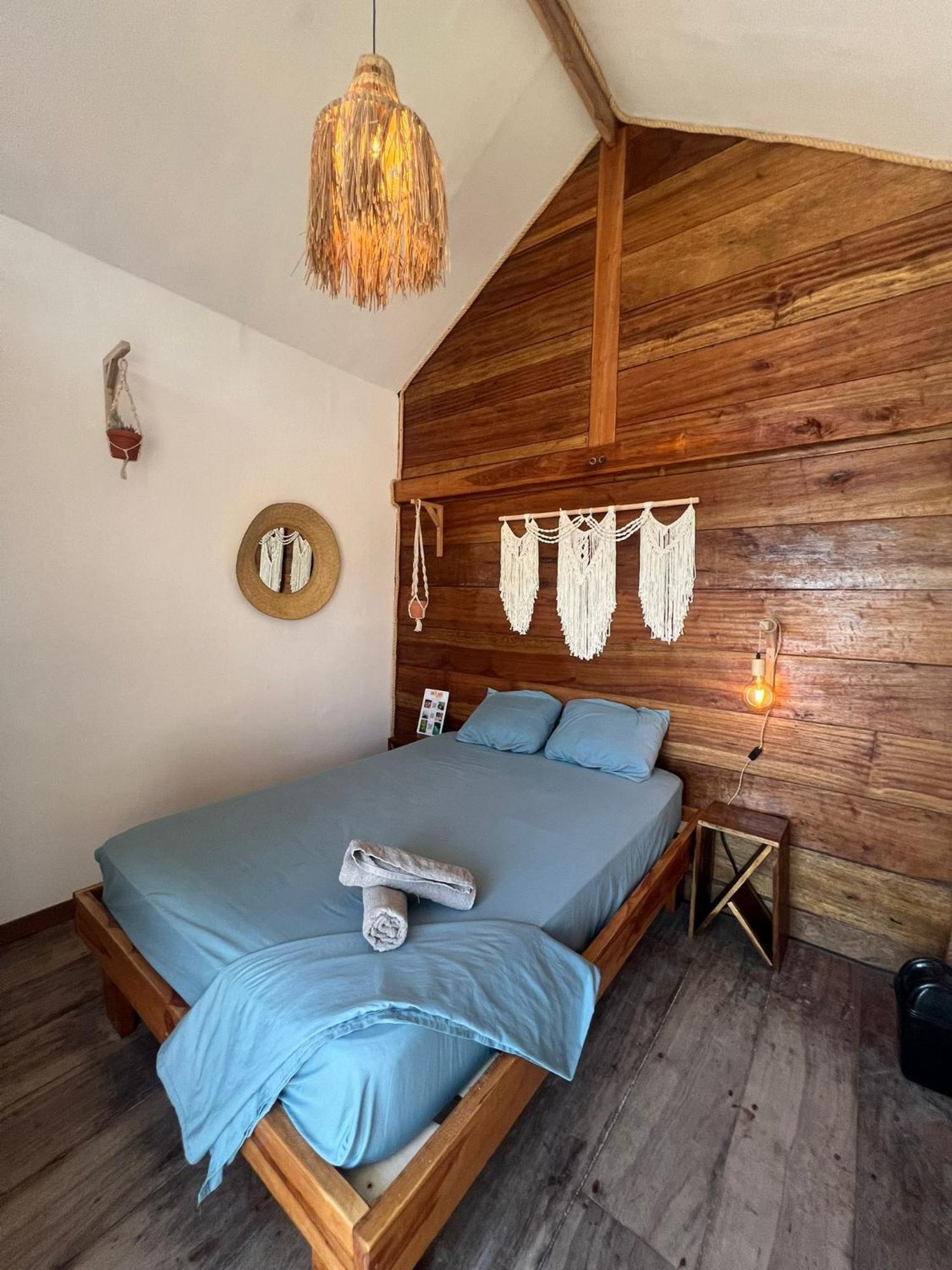 Santa Lova Eco-Hostel Isla Tintipan Tintipan Island Екстер'єр фото